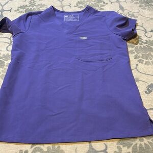 FIGS Scrub Catarina Top in Amethyst